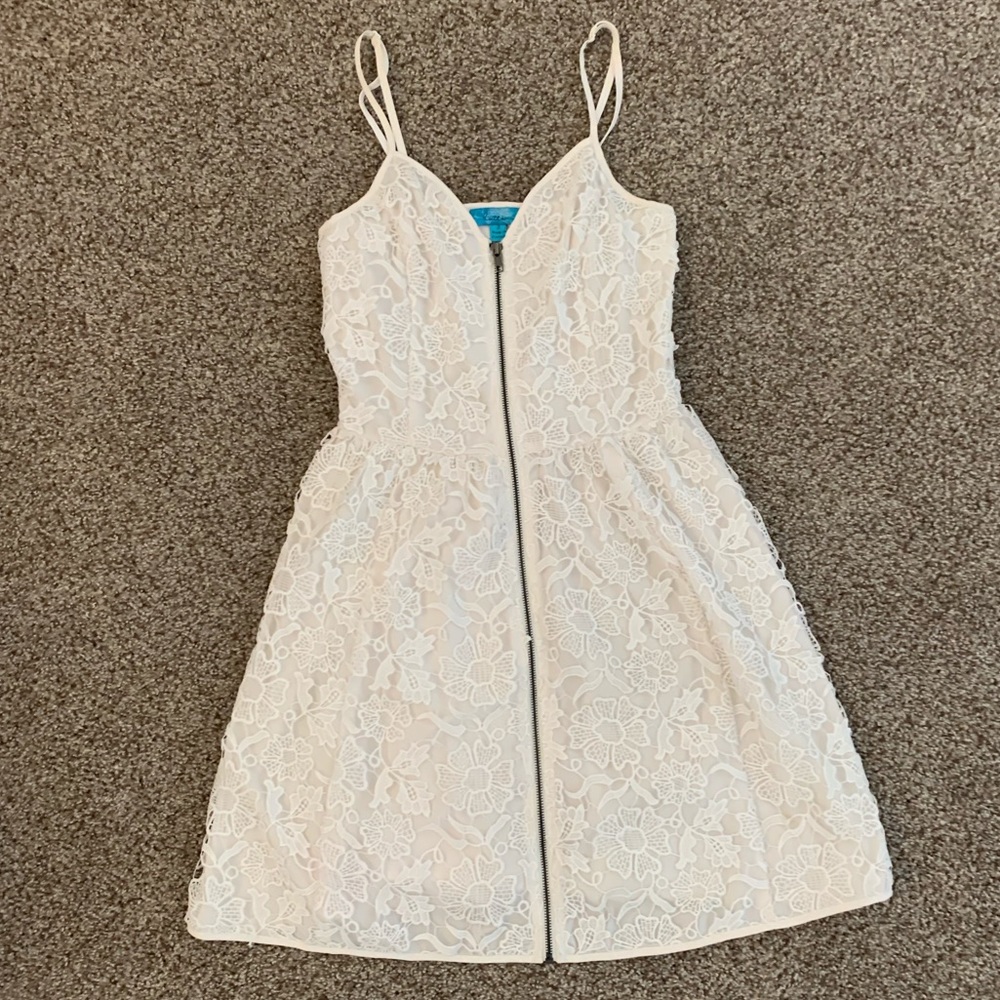 White lace appliqué dress - women’s small